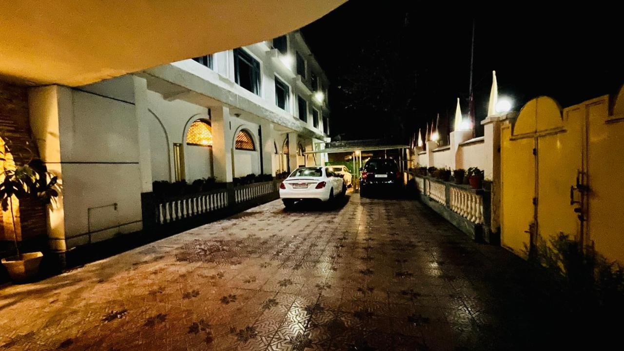 Hotel International Srinagar Exterior foto