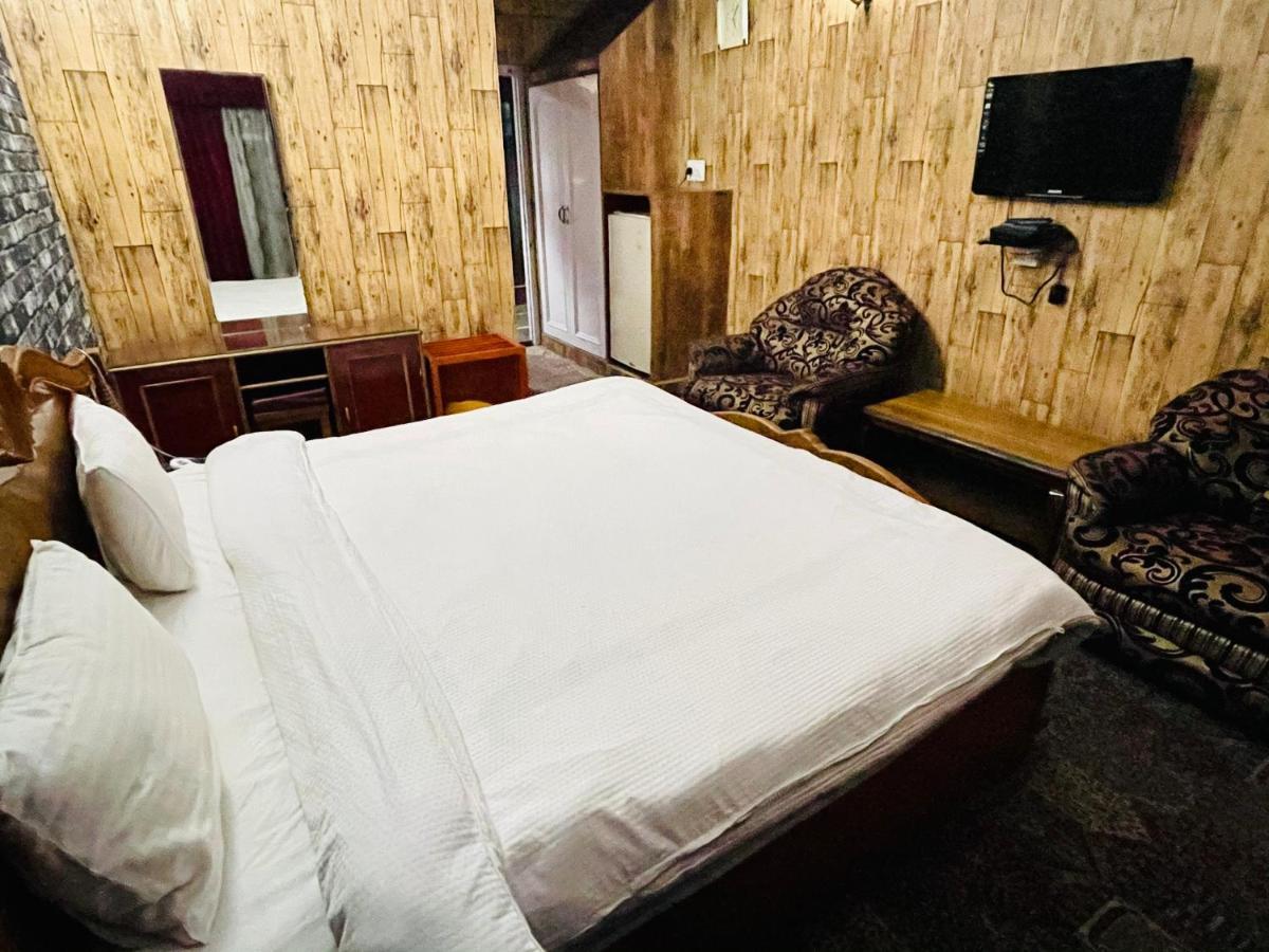 Hotel International Srinagar Exterior foto
