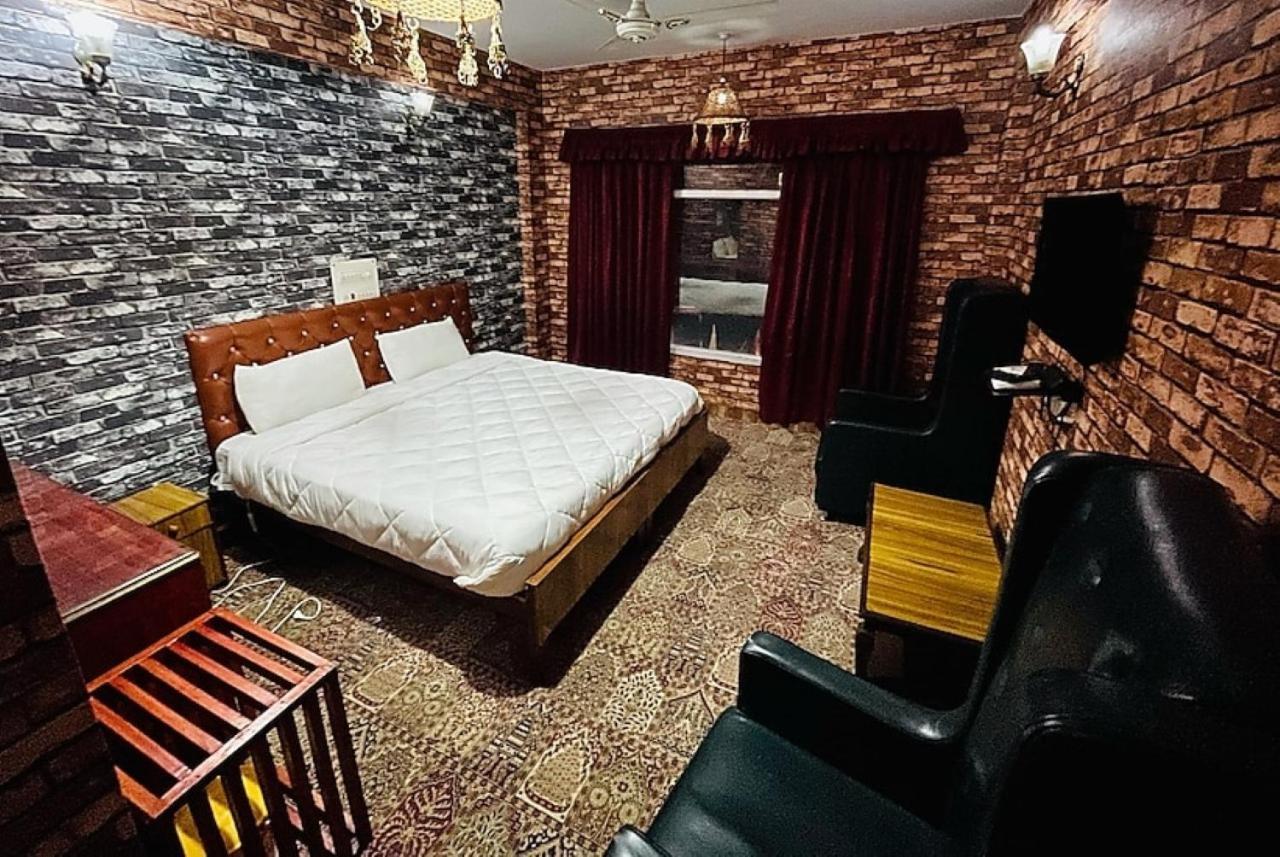 Hotel International Srinagar Exterior foto