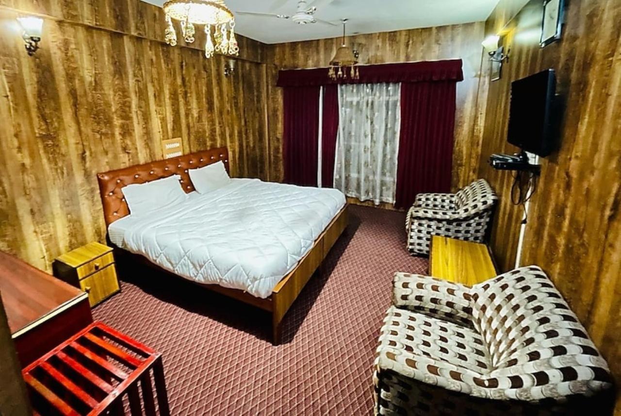 Hotel International Srinagar Exterior foto