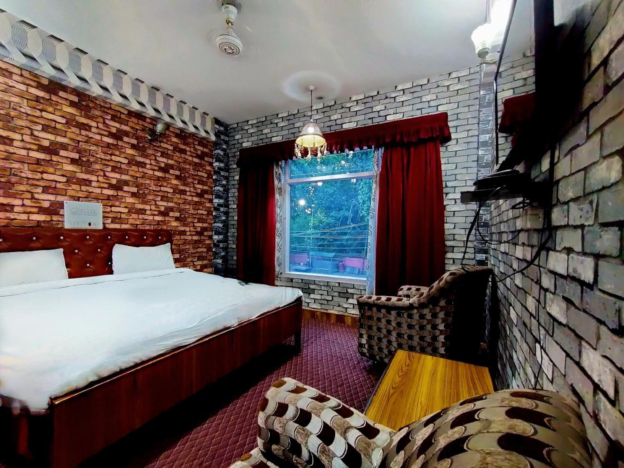Hotel International Srinagar Exterior foto